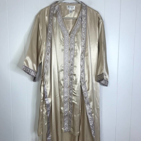 Cabernet Sleepwear Nightgown and Robe Set Champangne Color SZ M - Picture 10 of 16